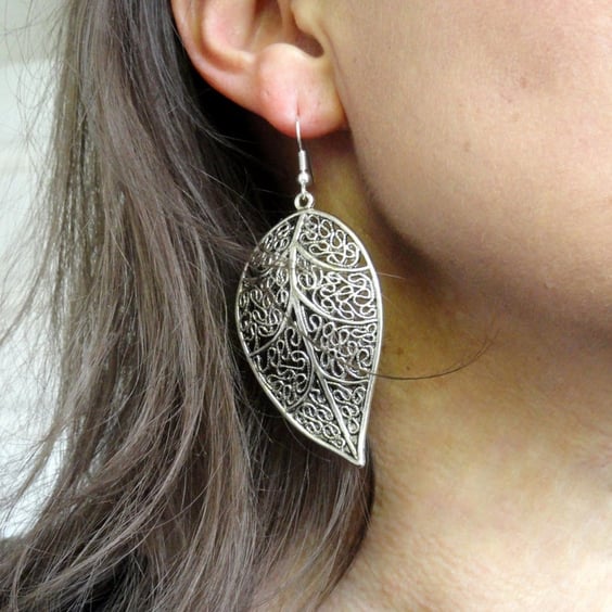 Silver filigree leaf earrings
