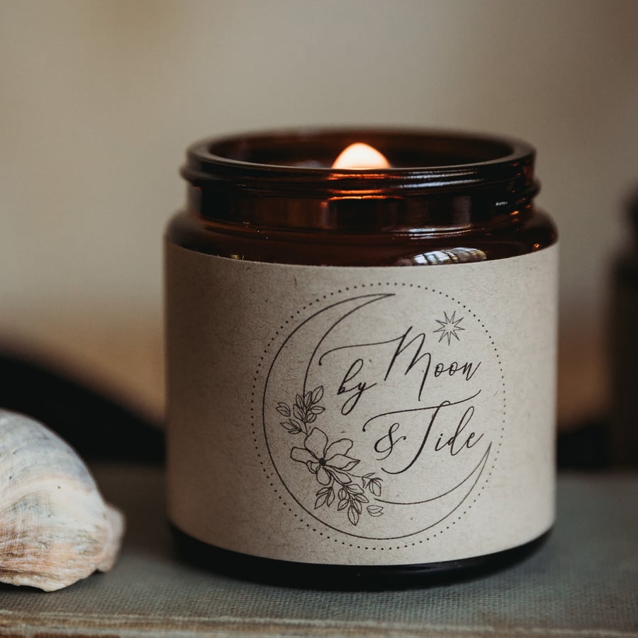 Personalised scented candle: Leaves of a much-loved book 