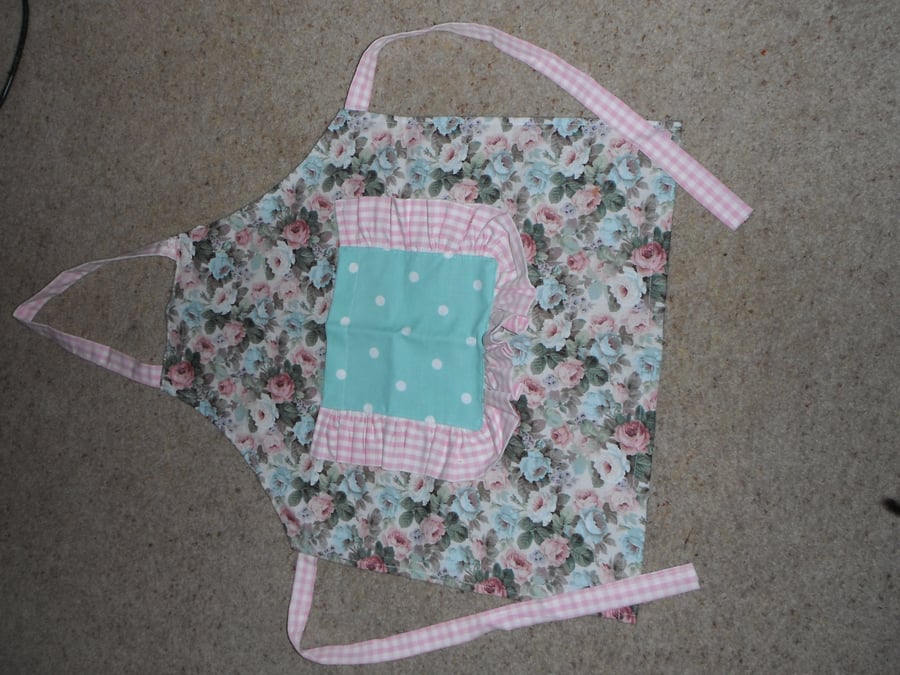 Girls Apron 3-7 Years (approx).