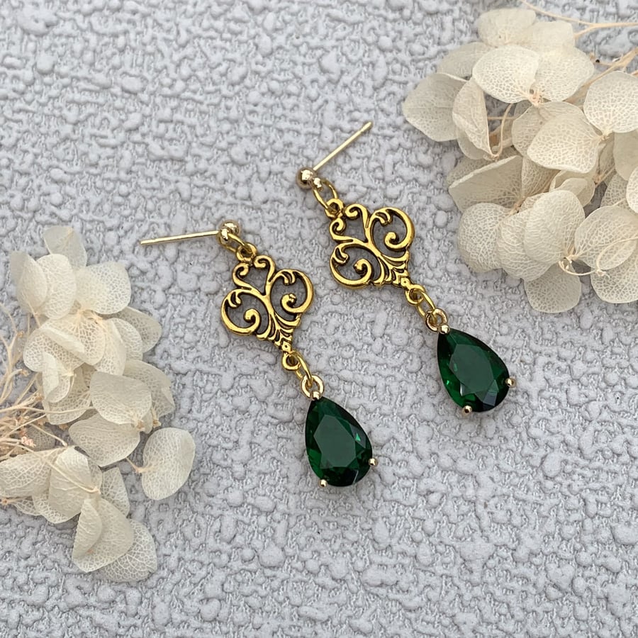 Vintage Style Gold and Green Glass Crystal Drop Earrings