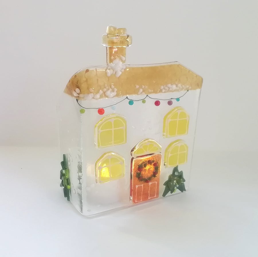 Christmas cottage tealight cover, seasonal decor, festive ornament, fused glass.