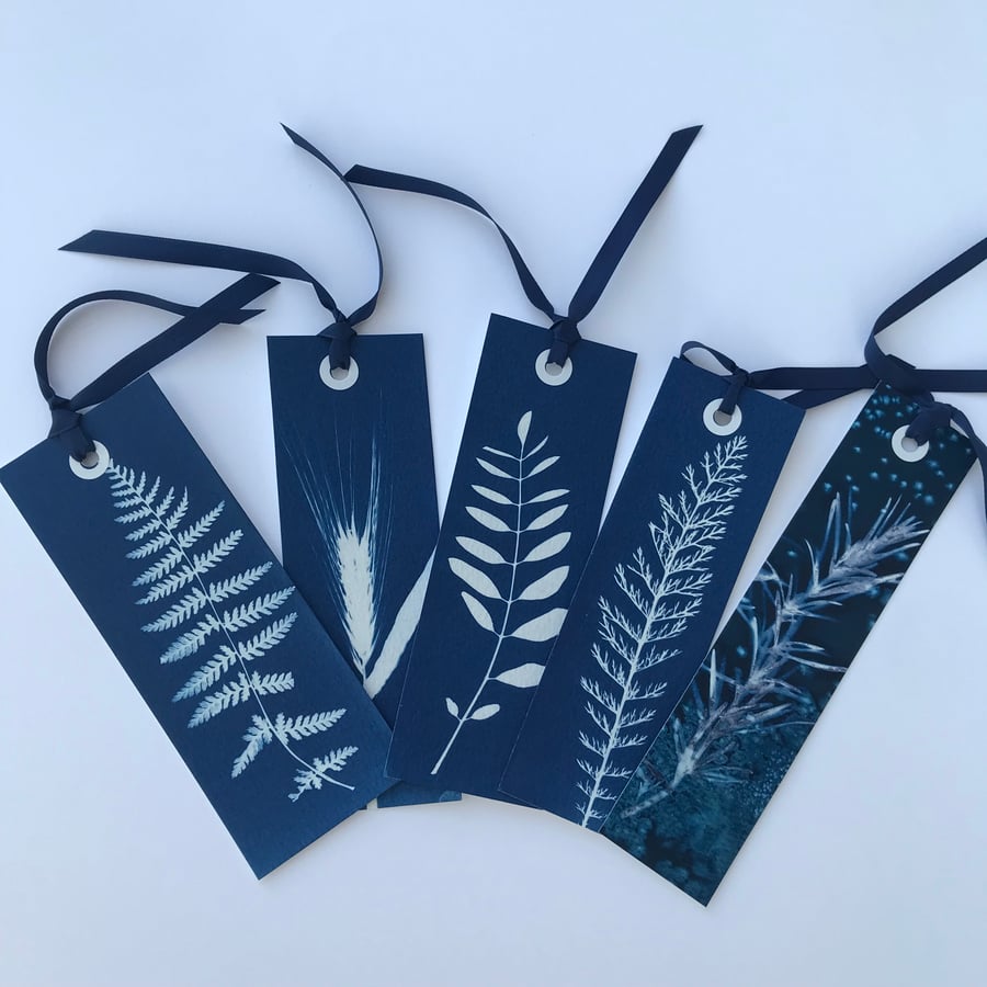 3 BOOKMARK Botanical beauties - Sold as a set of three assorted designs.