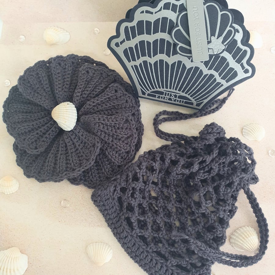 Skincare set of 7 Grey Cotton Face Wipes & Wash Bag, Seashell Gift Box Available