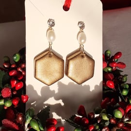 Hexagonal bronze earrings with freshwater pearls