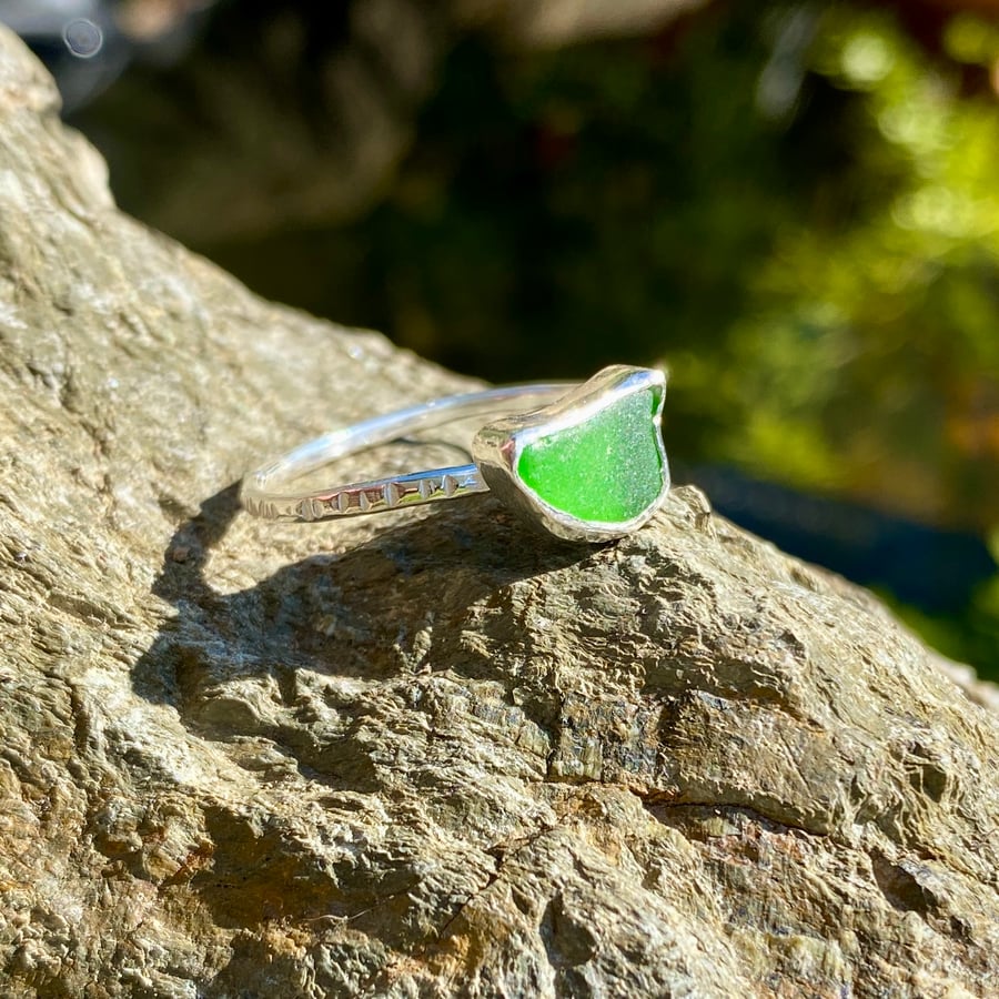 Kelly Green Sea Glass and Hammered Sterling Silver Ring - Size U.5- 1366