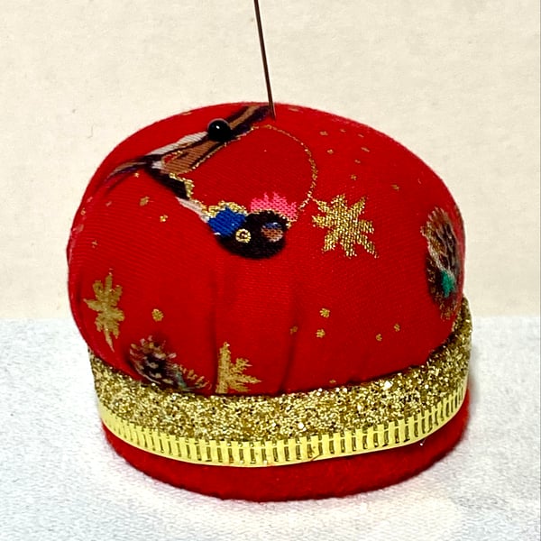 Festive robin fabric pattern weight and pin cushion
