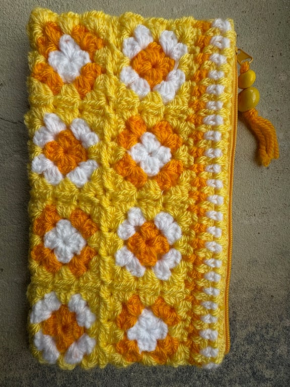 Bright yellow, pouch organiser with zipper