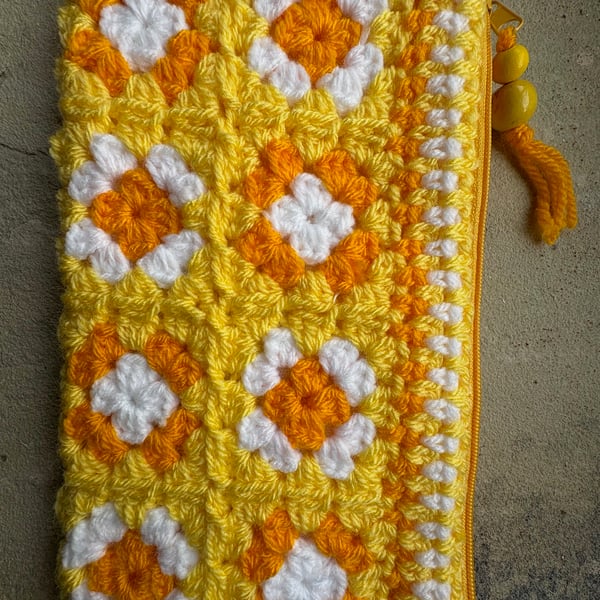 Bright yellow, pouch organiser with zipper