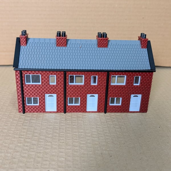 OO Gauge row of 3 terraced houses 1:76 Scale for Model Railway