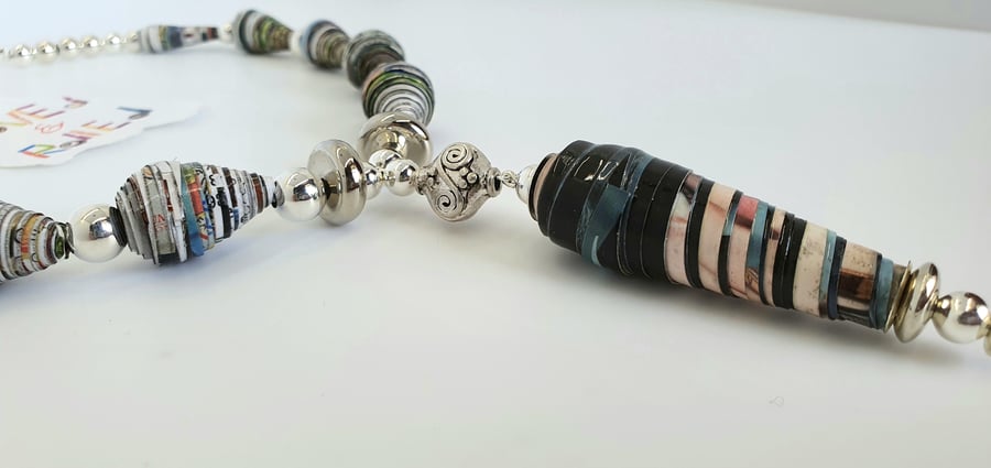 Paper beaded necklace with central pendant