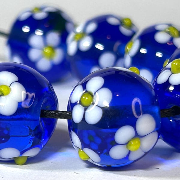 Handmade blue and white daisy patterned lamp work glass beads