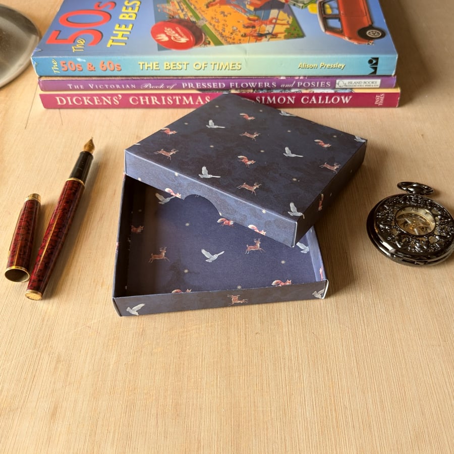Wildlife at Christmas- A handmade, ultra-thin, gift box