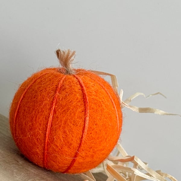 WOOL FELT PUMPKIN DECORATION - small, lighter orange