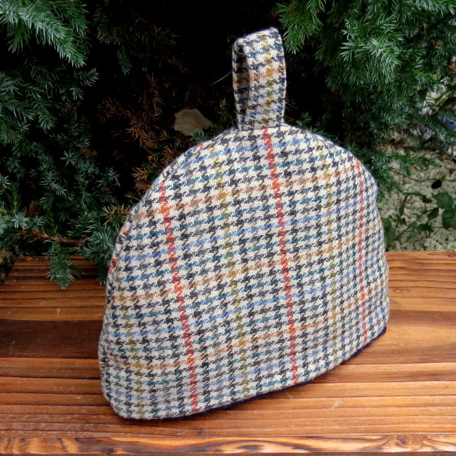 The stumpy teapot cosy. A tea cosy made to fit a small one cup teapot.  Size XS.