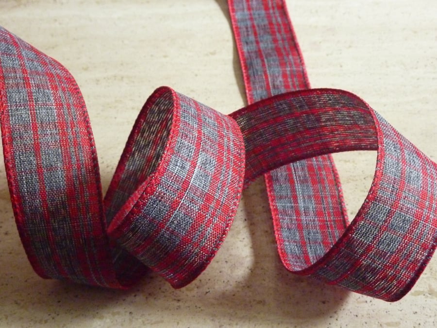 1 Metre Wire Edged Christmas Ribbon 38mm Red & Grey Tartan
