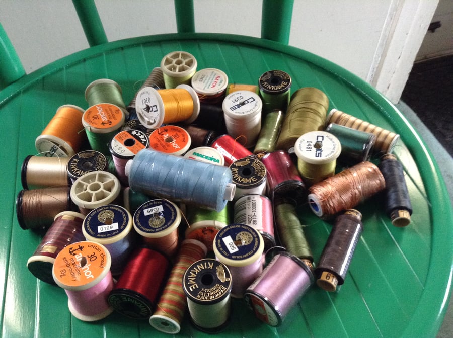 Machine embroidery threads