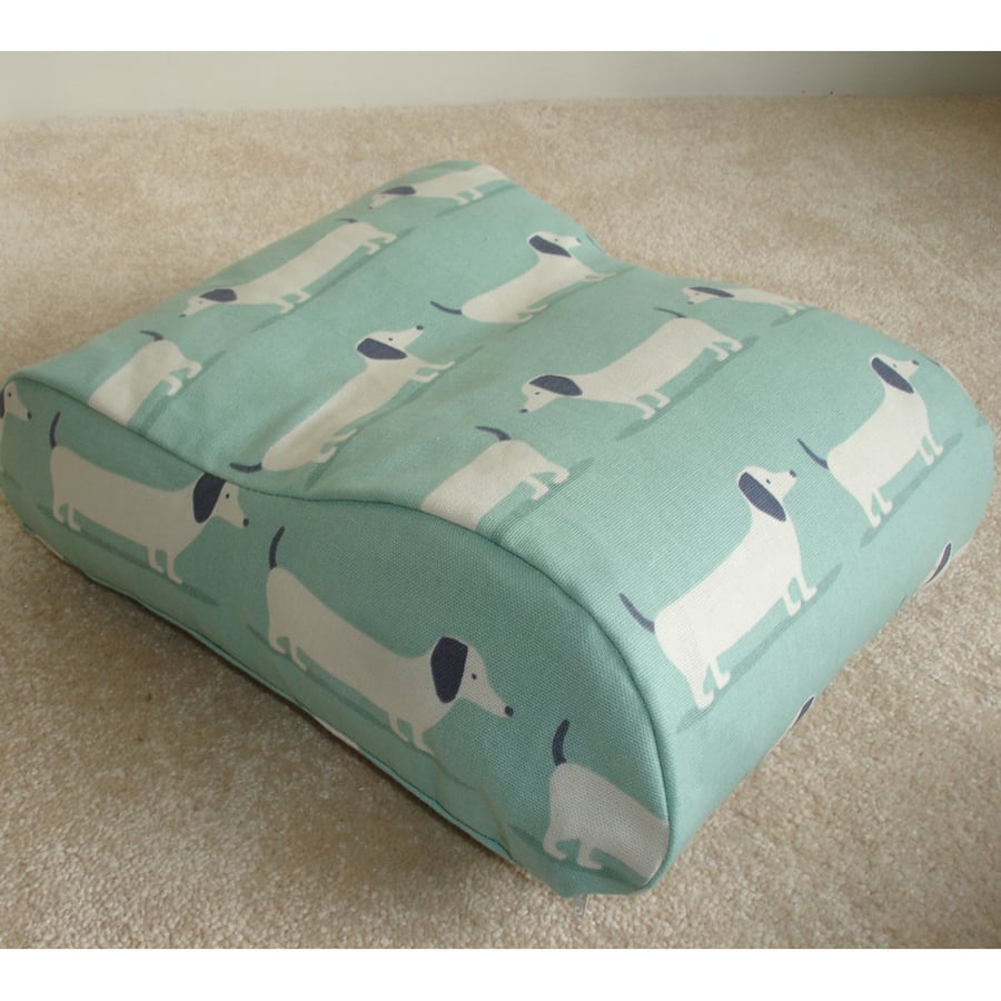 Tempur Pedic Original Travel Neck Pillow Cover Orthopaedic Dachshund Dogs