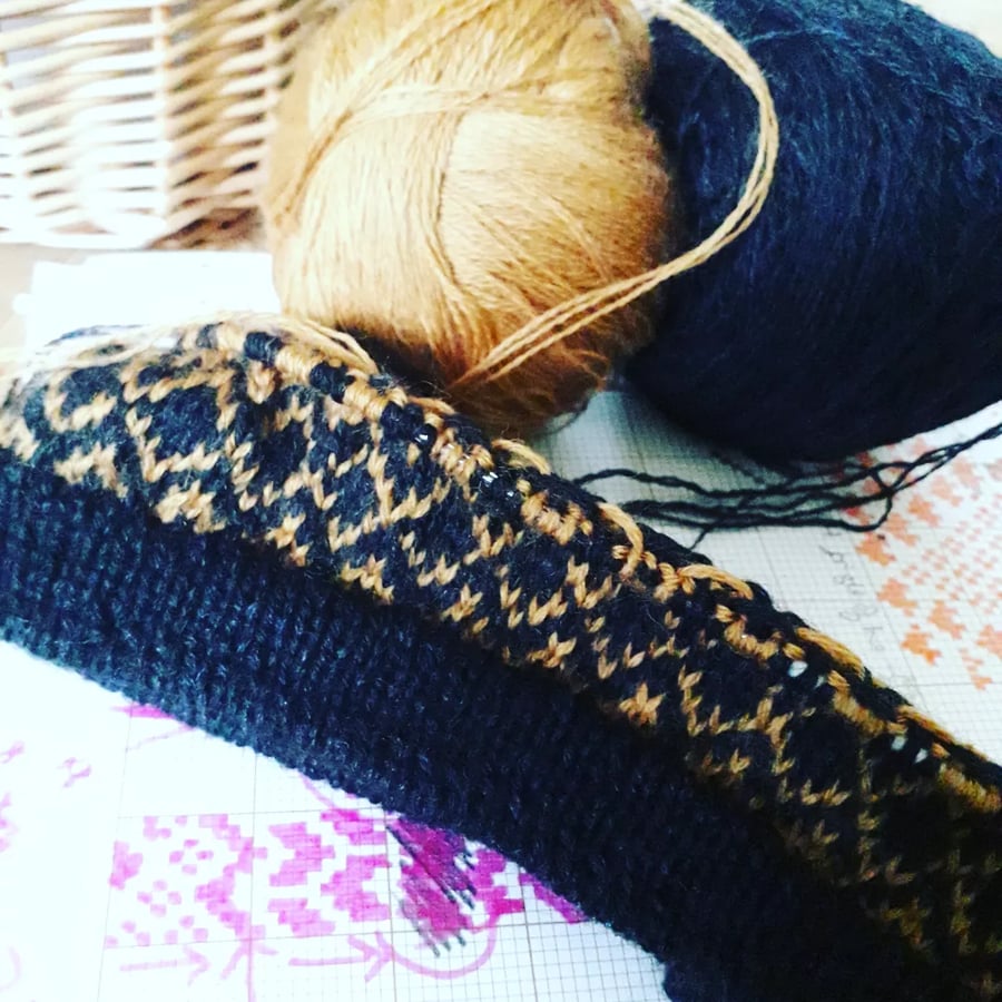 Unisex Fair isle 2ply handknitted hat in Black and Gold.