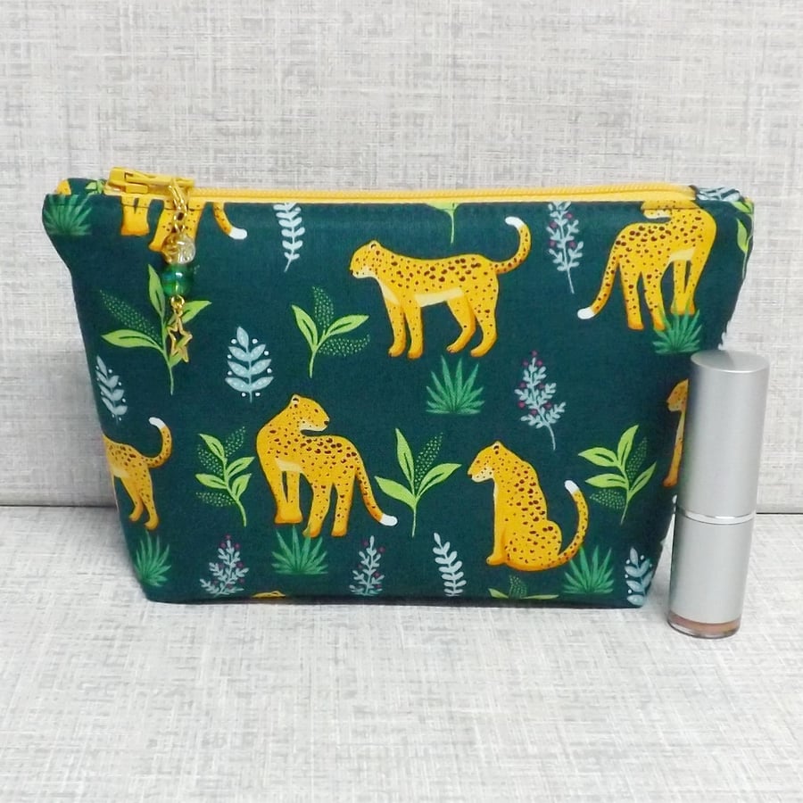 Make up bag, zipped pouch, cosmetic bag, leopards.