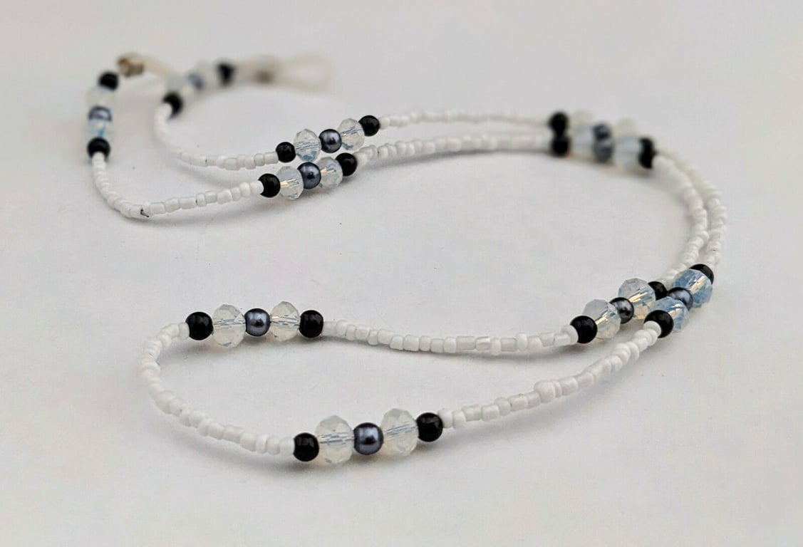 Black and white beaded sunglasses cord