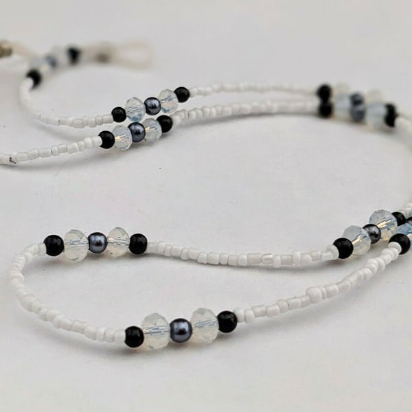 Black and white beaded sunglasses cord