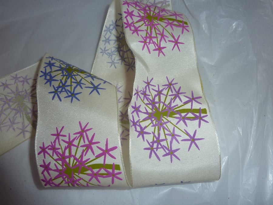 1 Metre Wire Edged Christmas Ribbon Cream Alium Flower Ribbon