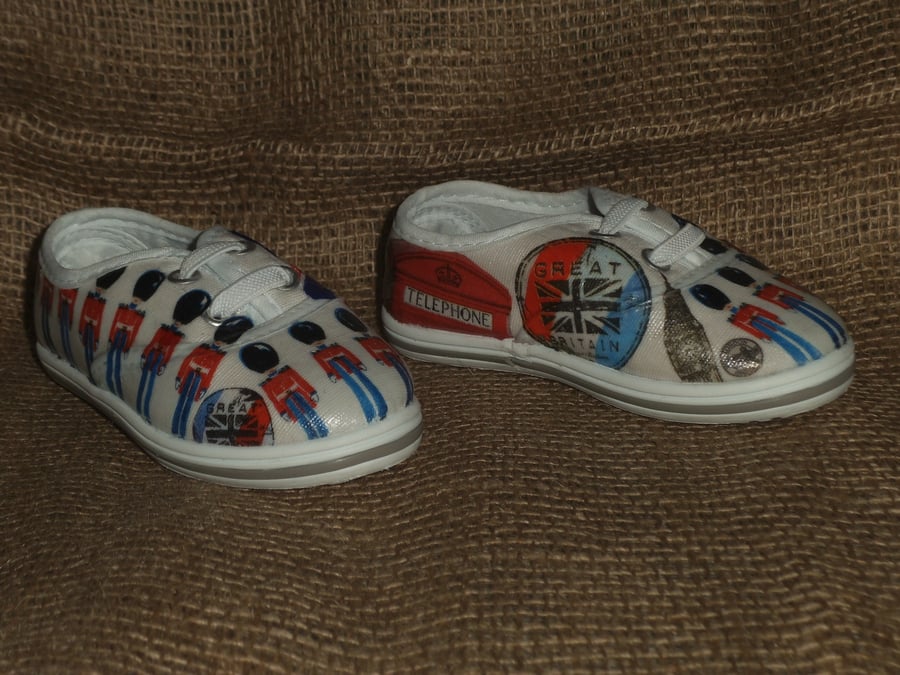 Decorated Canvas Shoes BABY SIZE C4 (20) London Great Britain Soldiers Unique  