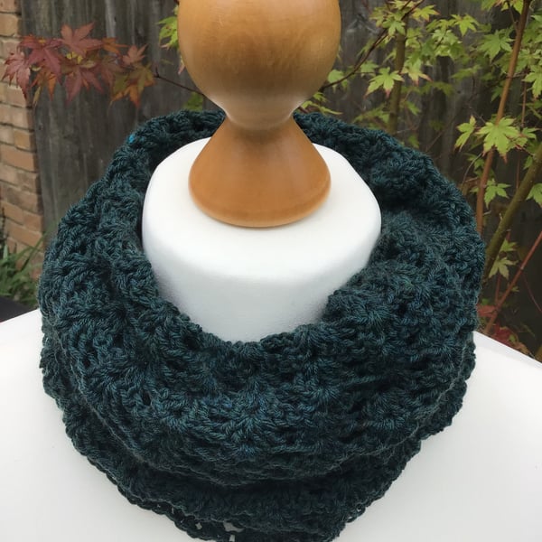 Snood in Merino & Yak wool colour Dark Green