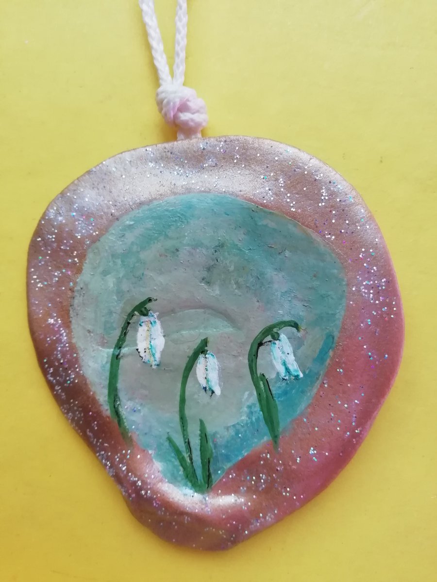 Snowdrop painted shell decoration
