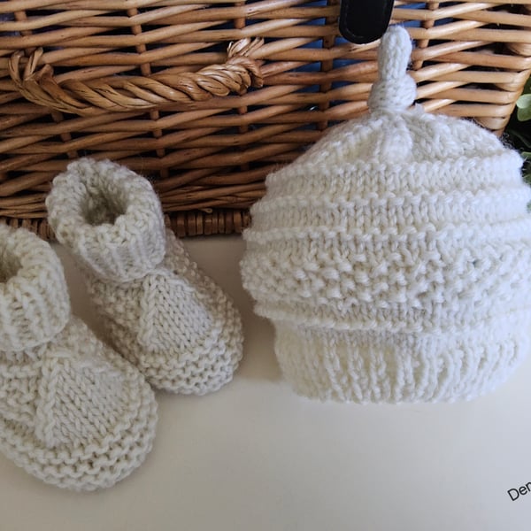 Designer Luxury Soft Marino Wool Hat & Booties Set 0-3 months size
