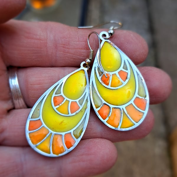 Lovely vibrant pair of earrings yellow, orange