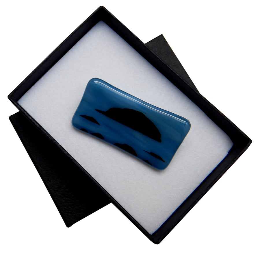 HANDMADE FUSED DICHROIC GLASS 'AILSA CRAIG' BROOCH.