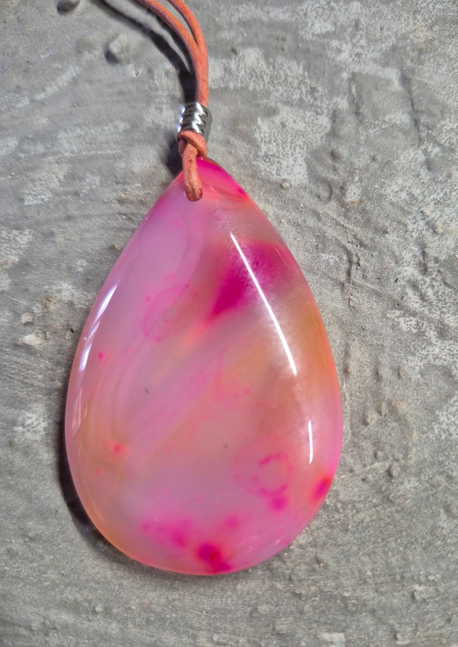 Peachblow Onyx Agate Teardrop Pendant