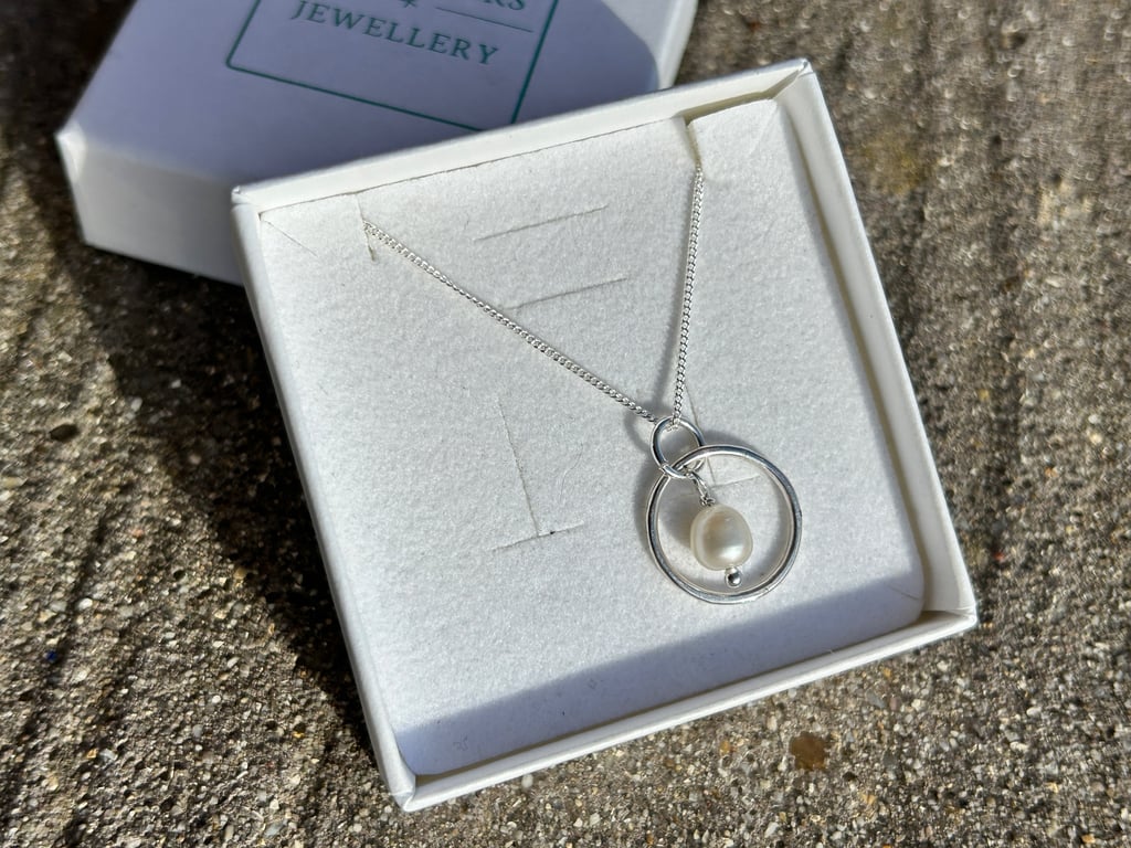 pearl necklace, wedding jewellery, contemporary pearl necklace, pearl and silver