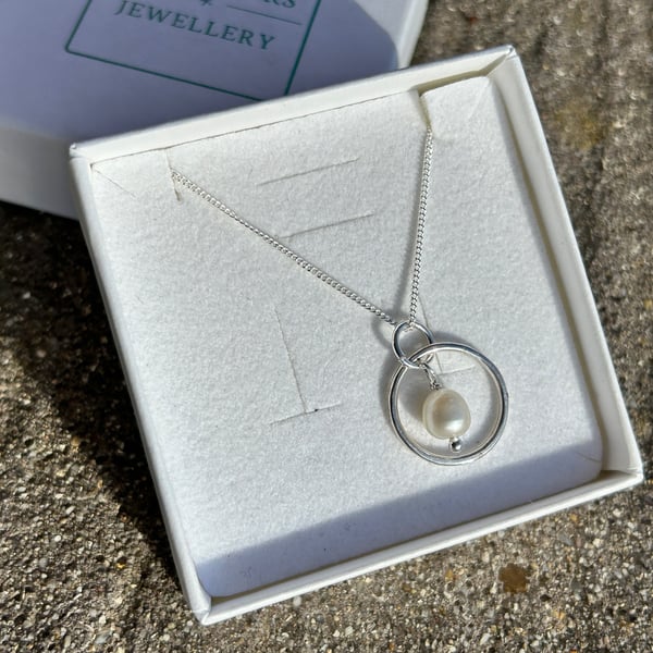 pearl necklace, wedding jewellery, contemporary pearl necklace, pearl and silver