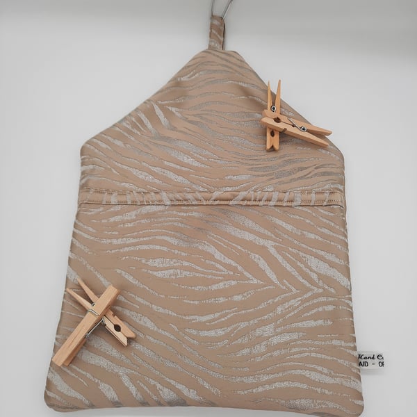 Peg bag, clip on in beige zebra pattern