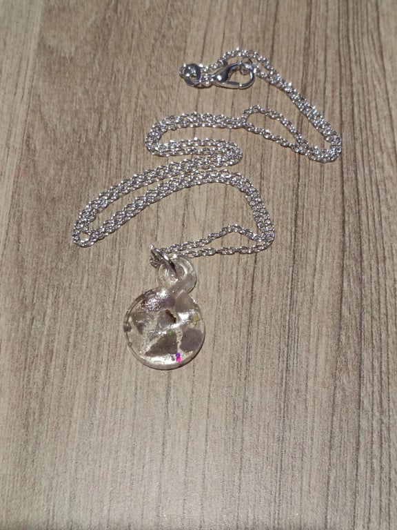 Gemstone pendant necklace 