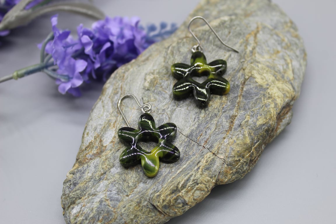 Flower Earrings, Daisy Heart Earrings, Resin Jewellery, 