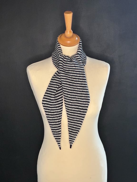 Pointy Scarf - Black & White