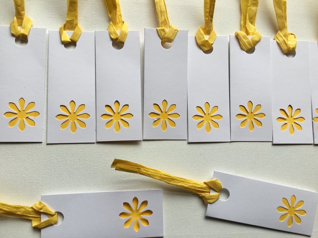 gift tags.  yellow flower gift tags. 10 gift tags. Ref 169