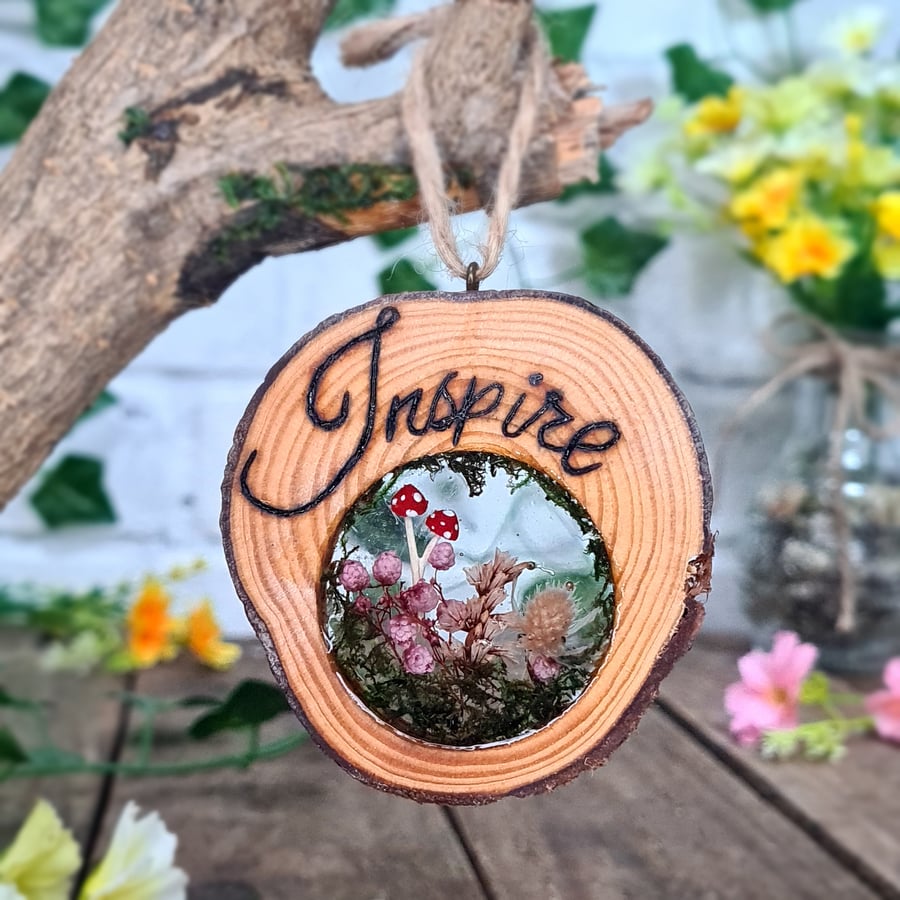 Pyrography log slice decoration 'Inspire'