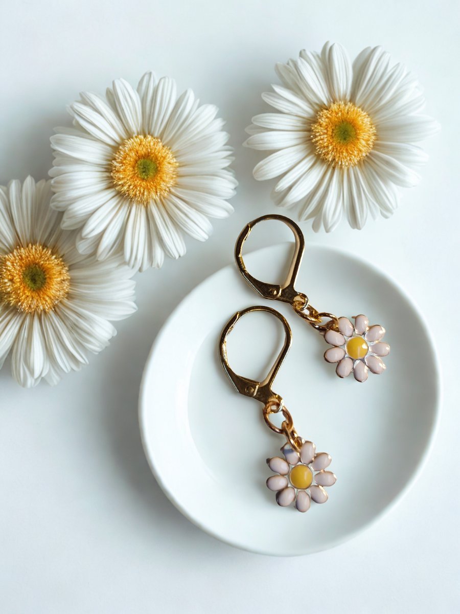 Tiny Daisy Earrings