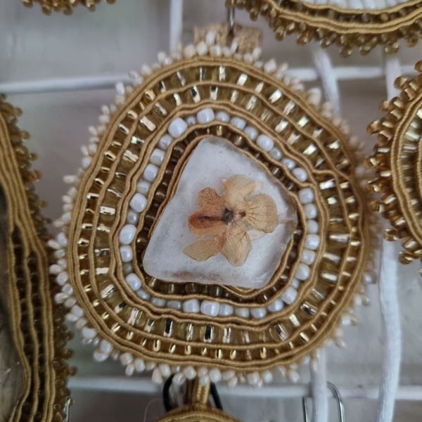 Sea Blossom – Seaglass Amulet with Dried Flower, Beads and Soutache