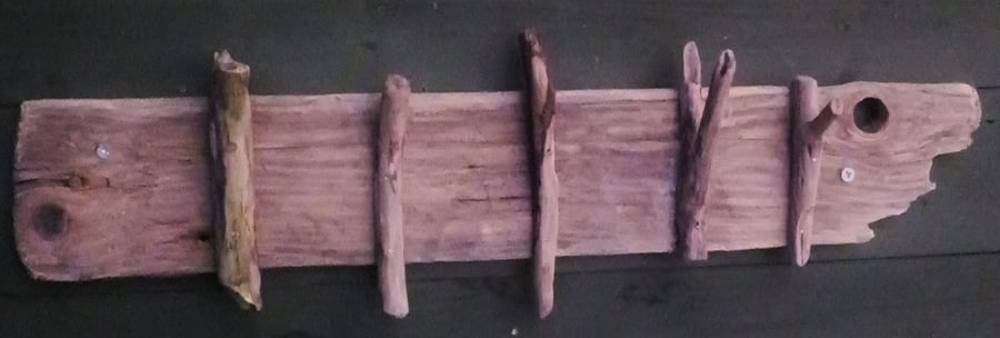 Driftwood rustic & natural coat, key, dog lead clothes rack with five hooks.