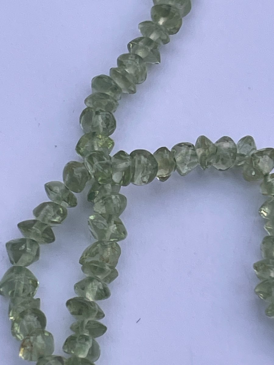36cm string of tumbled Peridot chip beads 2-3mm