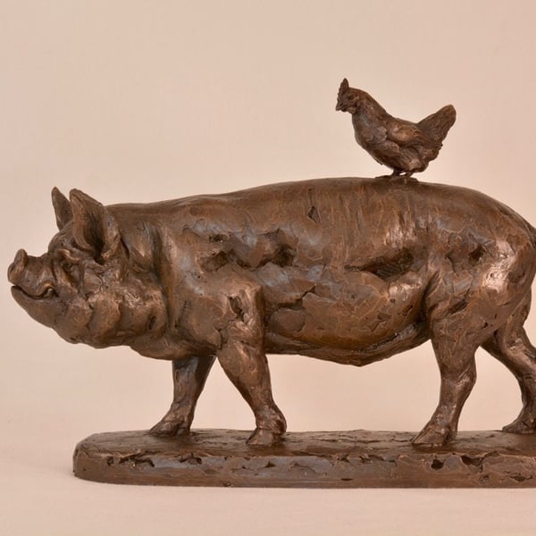 Pig and chicken Animal Statue Small Bronze Resin Sculpture