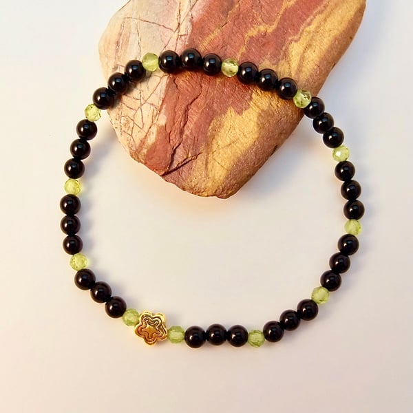 AAA Grade Faceted Peridot and Black Onyx Bracelet - Free Uk Delivery