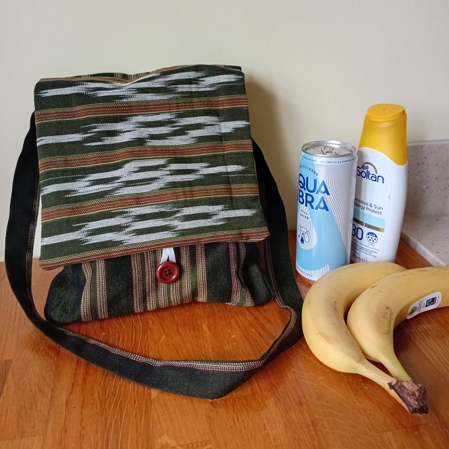 Shoulder bag. Green woven fabric, lined.