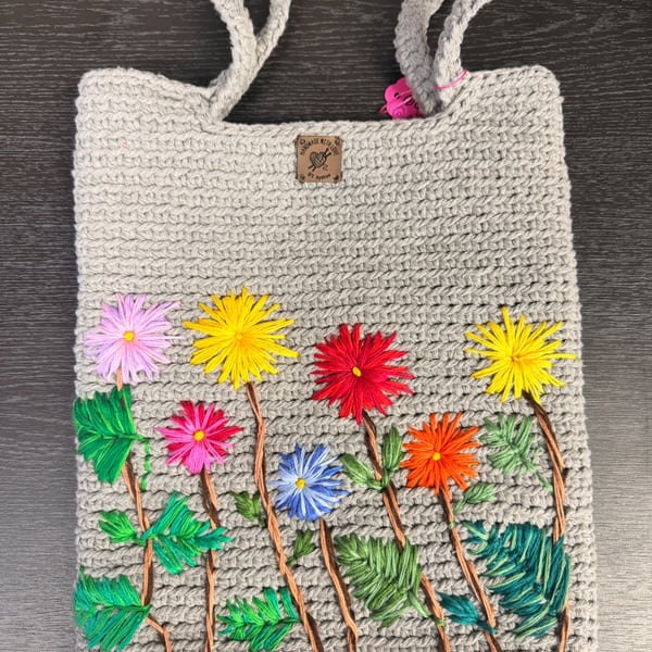 Handbag with embroidery