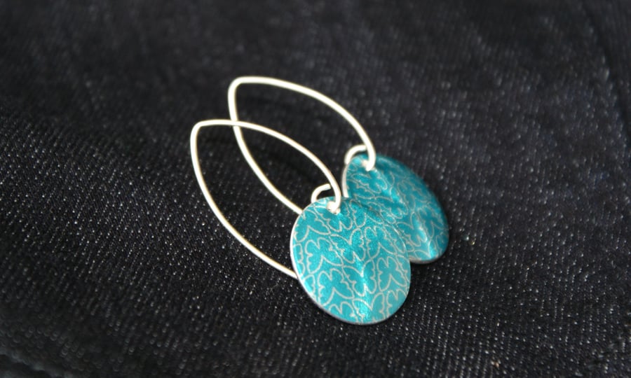 Geo butterfly pattern disc earrings - turquoise